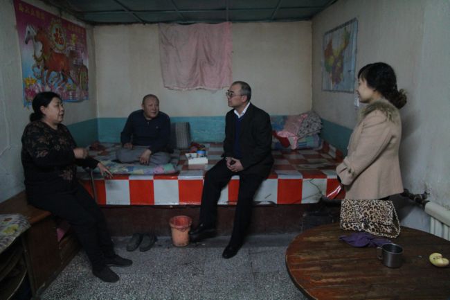 看望老党员马桂兰